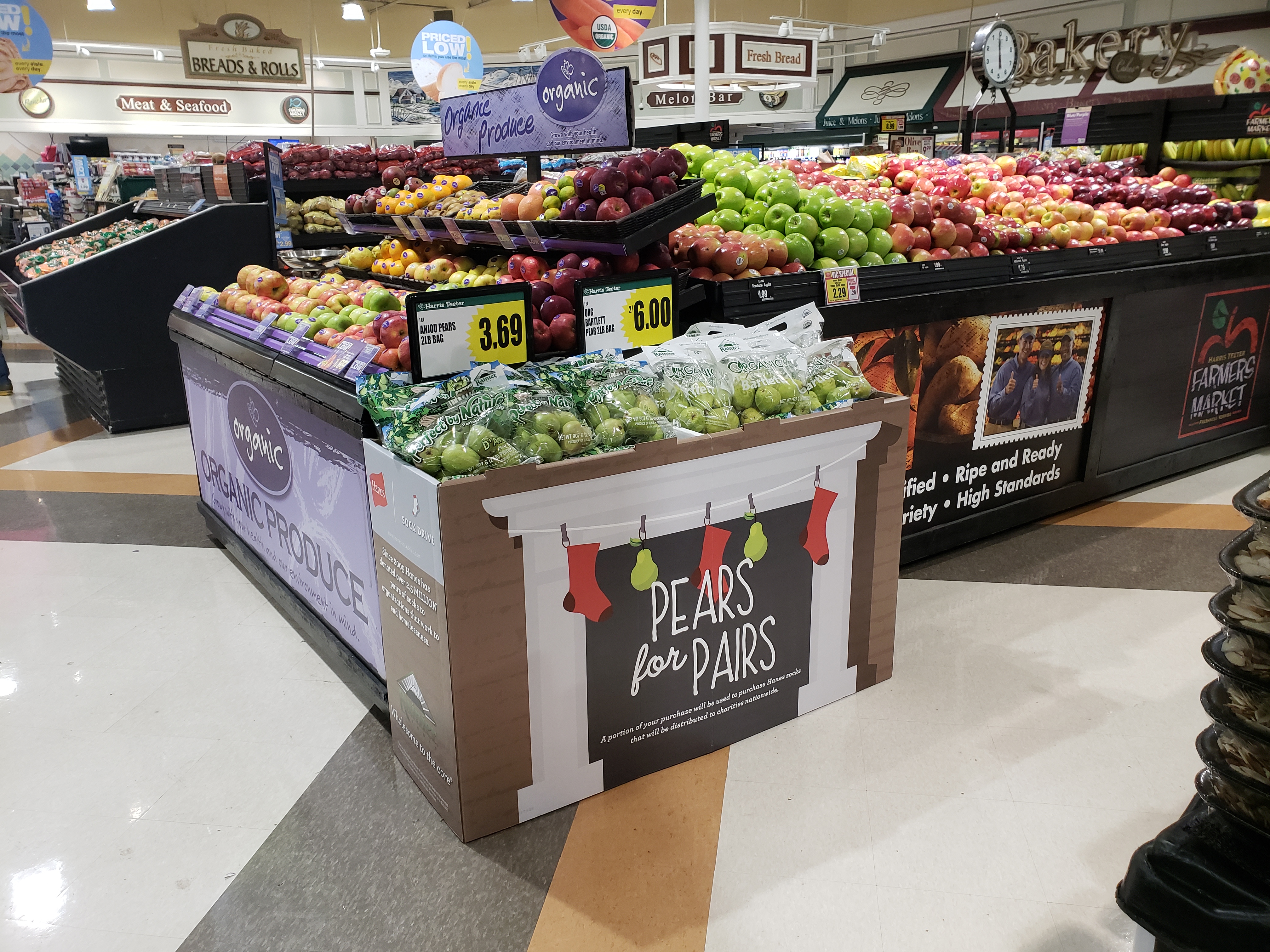 Organic Anjou Pears, Each - Harris Teeter