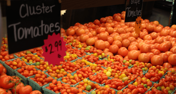 Farm-Market-pricing-tomatoes