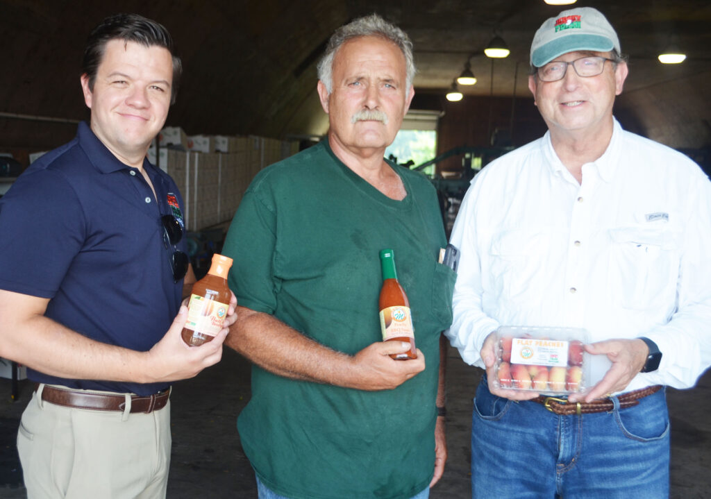 New Jersey ag secretary makes Jersey Fresh peach visit