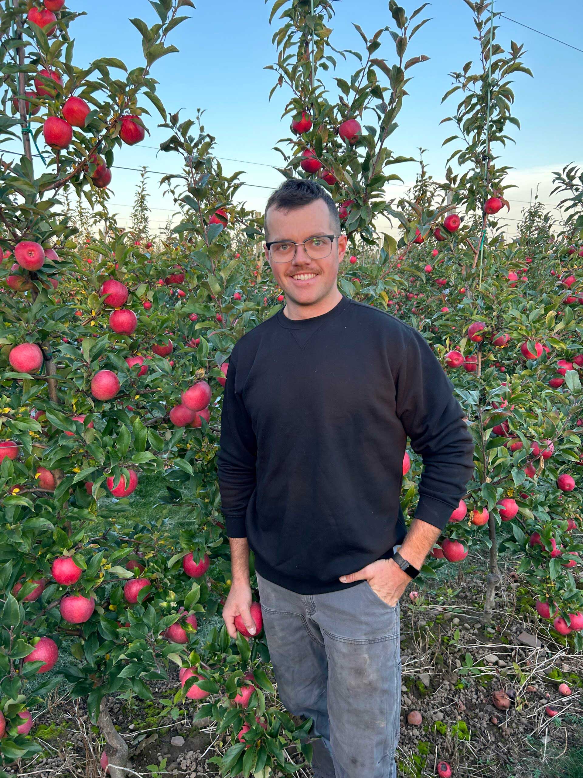 photo of Thomas Coene in apple orchard