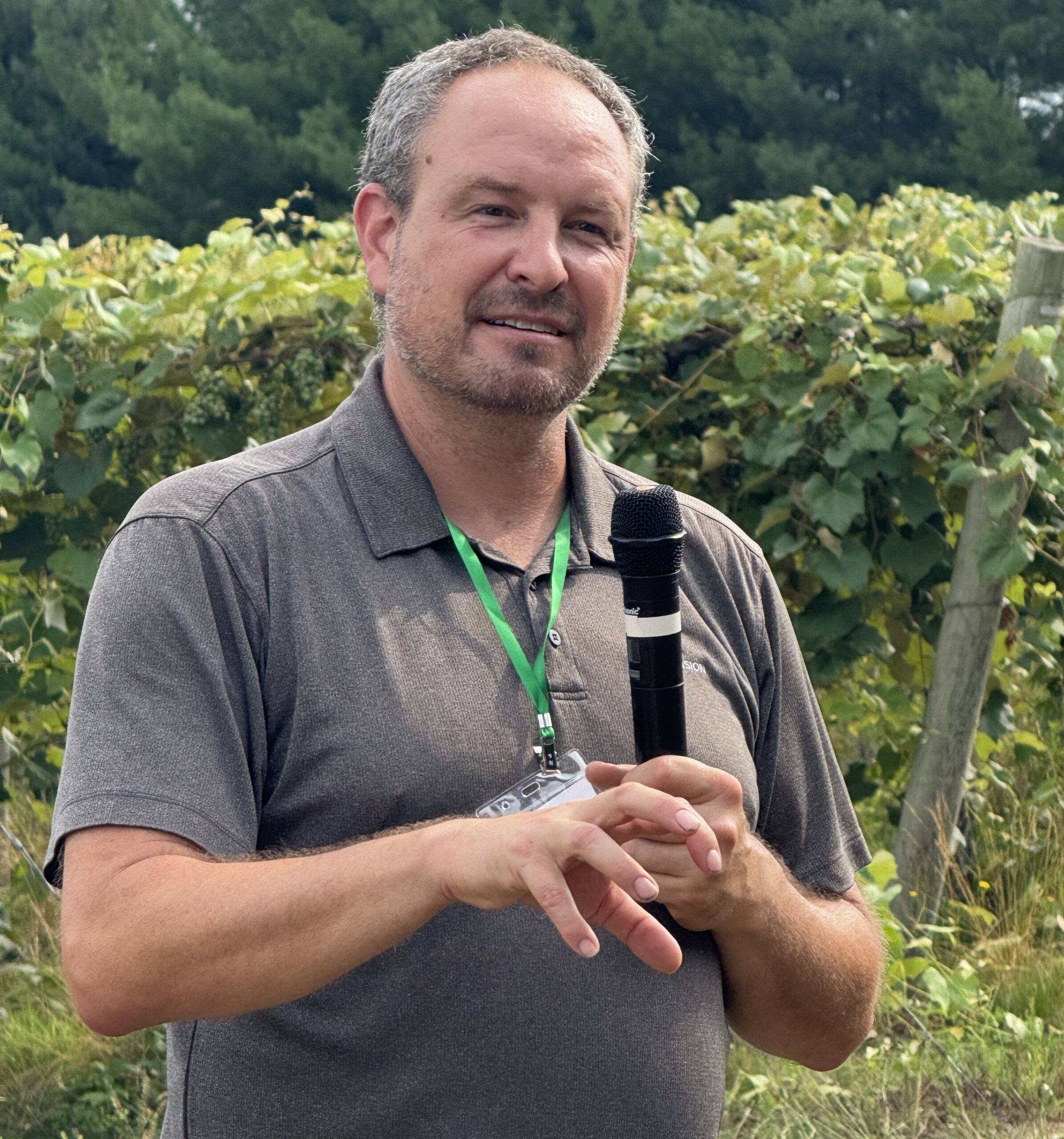 photo of Mike Reinke addressing participants at the Michigan Viticulture Field Day.